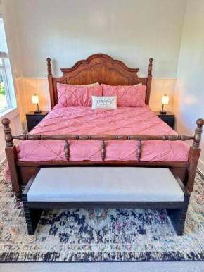 YOUR PERFECT HILO HOMEBASE - Sleeps 10 with AC, WD, BBQ